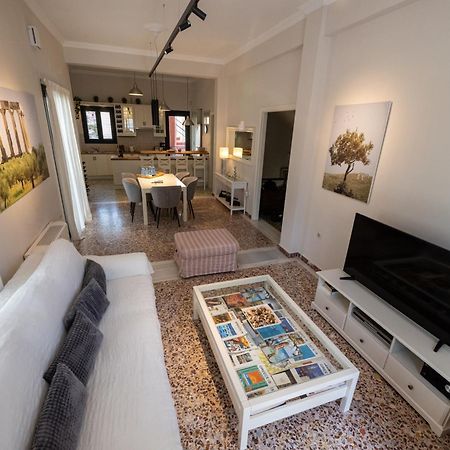 Angelinas Quarters - Kalamata Mediterranean Villas Екстериор снимка