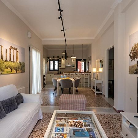 Angelinas Quarters - Kalamata Mediterranean Villas Екстериор снимка
