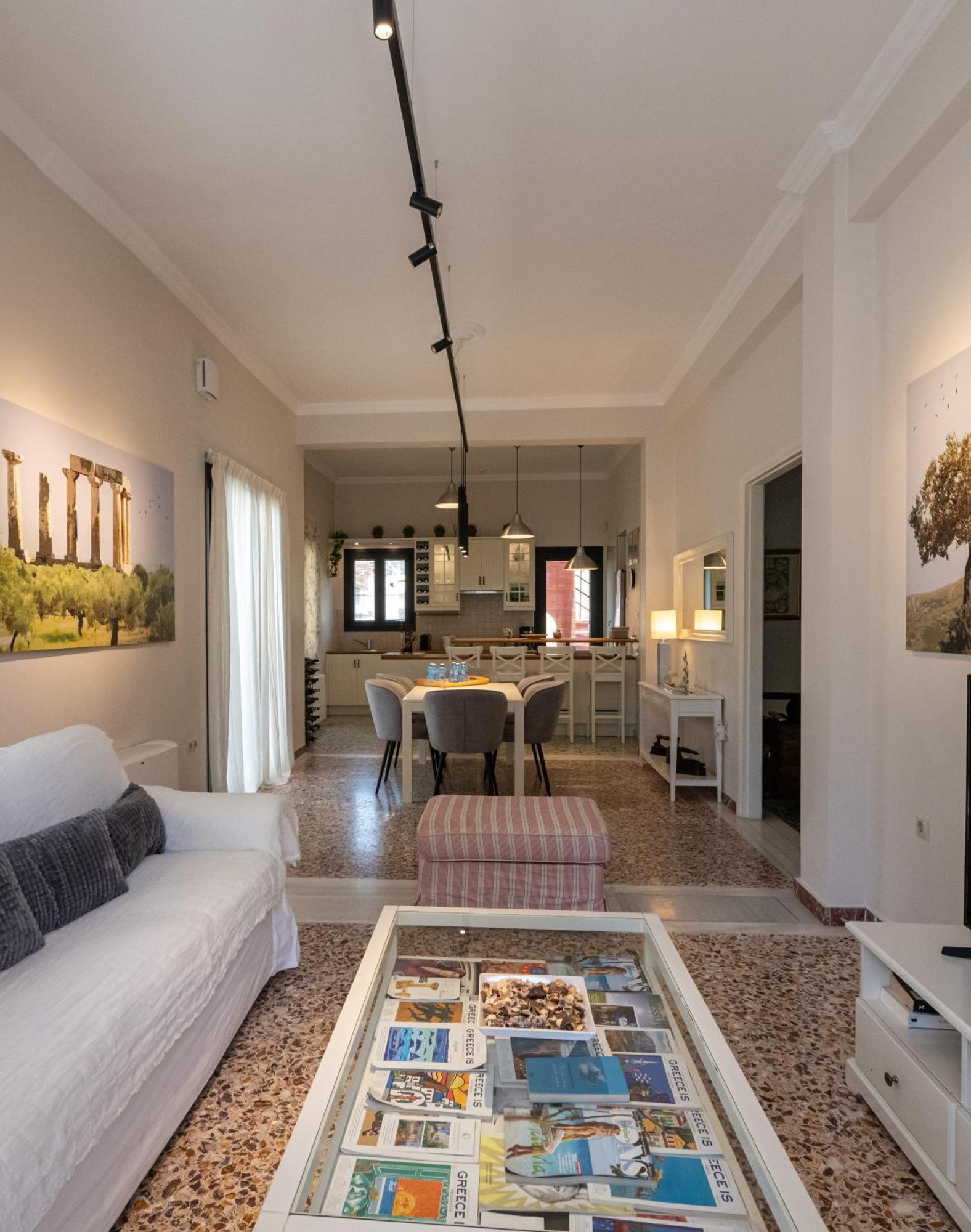 Angelinas Quarters - Kalamata Mediterranean Villas Екстериор снимка