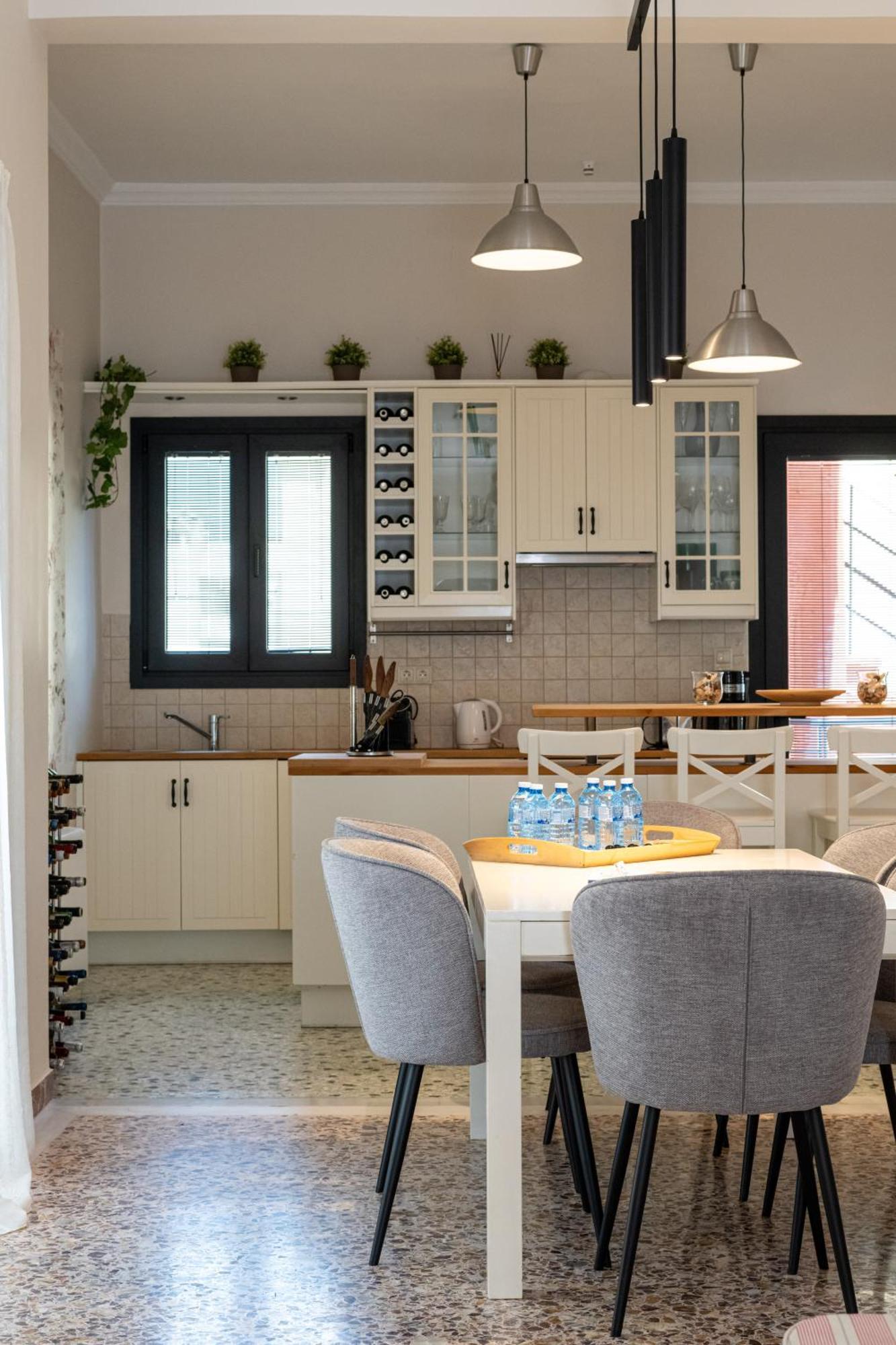 Angelinas Quarters - Kalamata Mediterranean Villas Екстериор снимка